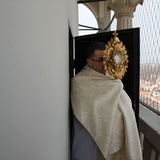 Błogosławieństwo i Koronka do Bożego Miłosierdzia z wieży konkatedry w Żywcu