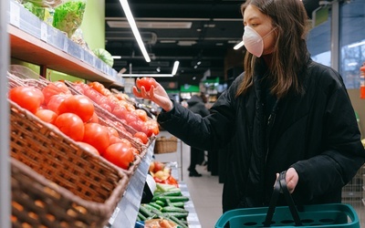 Ponad 100 tys. wolontariuszy z polskich diecezji pomaga potrzebującym