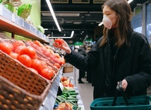 Ponad 100 tys. wolontariuszy z polskich diecezji pomaga potrzebującym