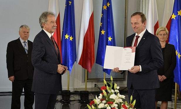 Poseł zakażony koronawirusem opuścił szpital