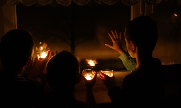 2 kwietnia zapalmy świece i wspólnie się pomódlmy.