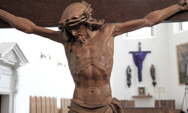Krzyż w dominikańskim kościele św. Jacka w Warszawie