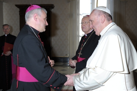 Bp Marek Mendyk w obiektywie Gościa Niedzielnego