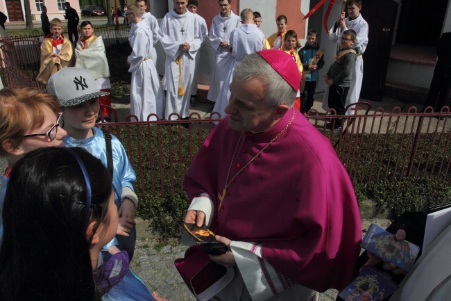 Bp Marek Mendyk w obiektywie Gościa Niedzielnego