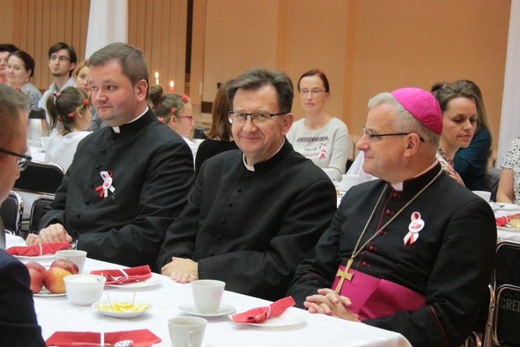 Bp Marek Mendyk w obiektywie Gościa Niedzielnego