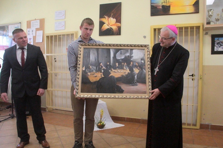 Bp Marek Mendyk w obiektywie Gościa Niedzielnego