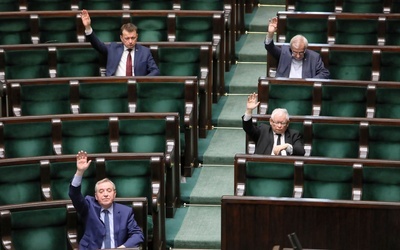 Sejm częściowo przyjął, a częściowo odrzucił poprawki Senatu do ustaw "koronawirusowych"