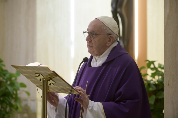 Papież zachęca Polaków do zawierzenia siebie Bożemu Miłosierdziu i wstawiennictwu św. Jana Pawła II