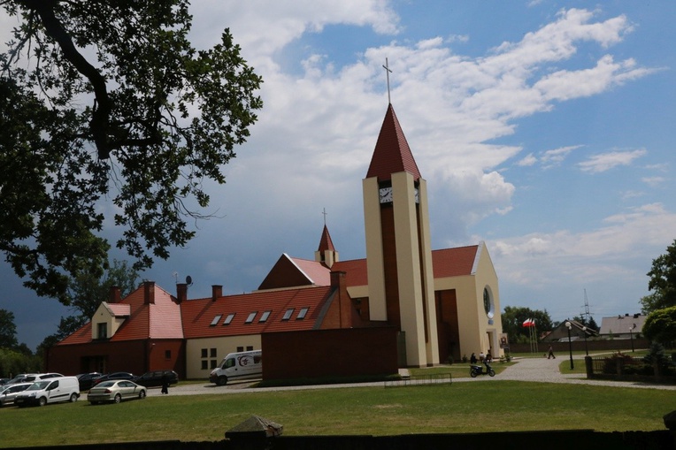 Nowy kościół sanktuaryjny.