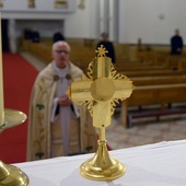 Przy wystawionych relikwiach papieża Polaka została odmówiona Litania do św. Jana Pawła II.