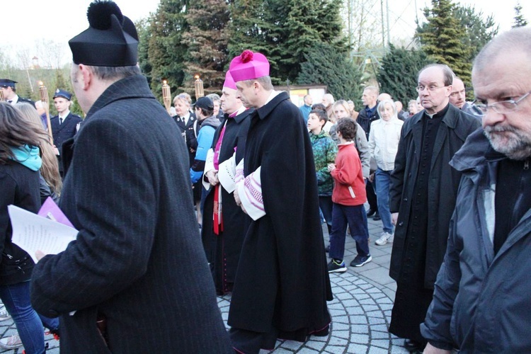 Tak było w 2014 roku - Miejska Droga Krzyżowa w Bielsku-Białej Leszczyny - Złote Łany