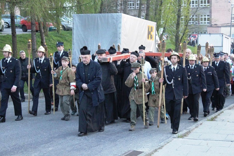 Tak było w 2014 roku - Miejska Droga Krzyżowa w Bielsku-Białej Leszczyny - Złote Łany