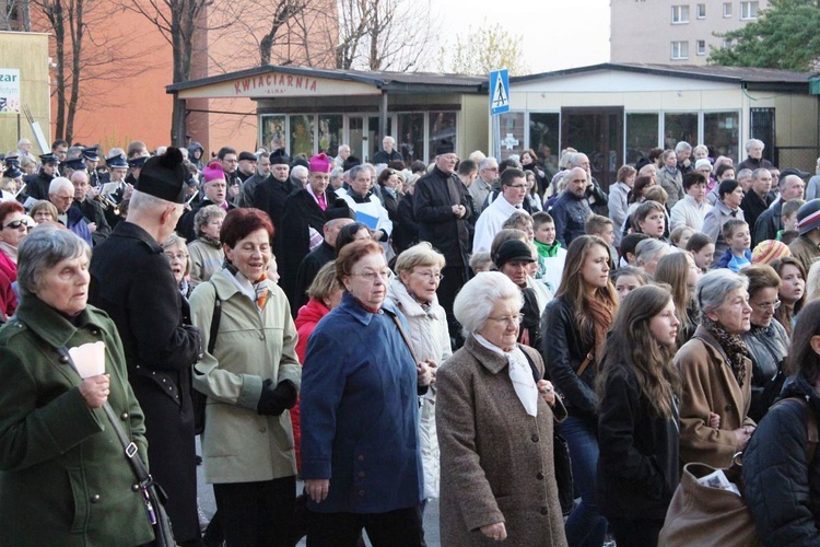 Tak było w 2014 roku - Miejska Droga Krzyżowa w Bielsku-Białej Leszczyny - Złote Łany