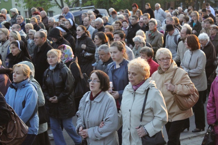 Tak było w 2014 roku - Miejska Droga Krzyżowa w Bielsku-Białej Leszczyny - Złote Łany