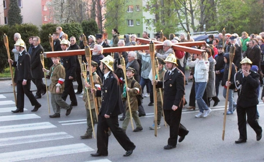 Tak było w 2014 roku - Miejska Droga Krzyżowa w Bielsku-Białej Leszczyny - Złote Łany