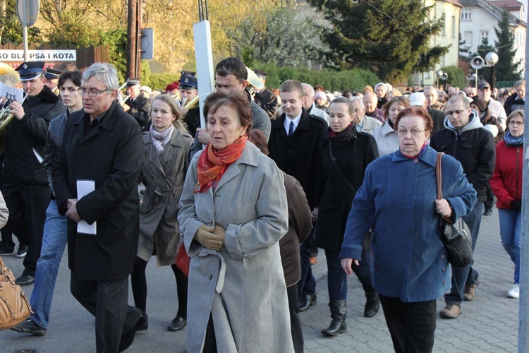 Tak było w 2014 roku - Miejska Droga Krzyżowa w Bielsku-Białej Leszczyny - Złote Łany