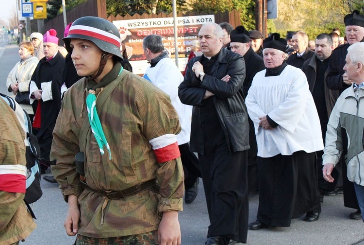 Tak było w 2014 roku - Miejska Droga Krzyżowa w Bielsku-Białej Leszczyny - Złote Łany