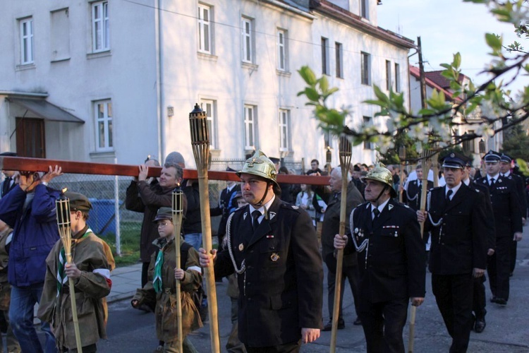 Tak było w 2014 roku - Miejska Droga Krzyżowa w Bielsku-Białej Leszczyny - Złote Łany