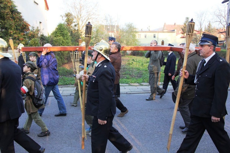 Tak było w 2014 roku - Miejska Droga Krzyżowa w Bielsku-Białej Leszczyny - Złote Łany