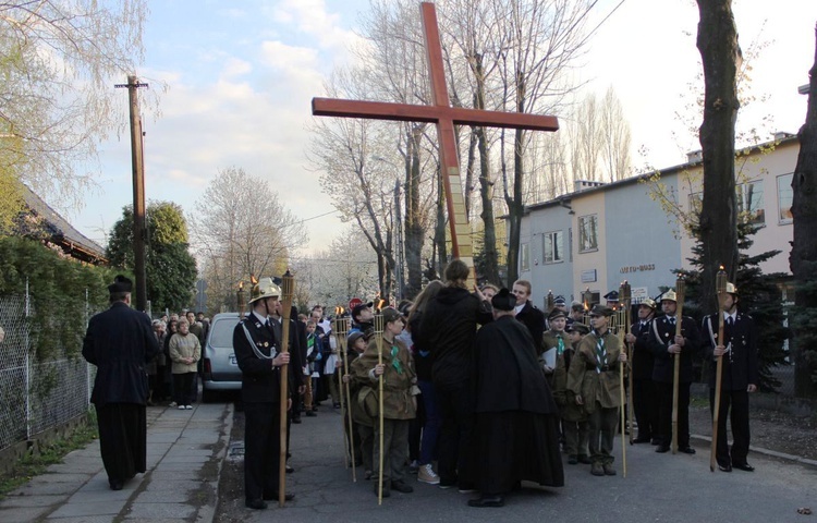 Tak było w 2014 roku - Miejska Droga Krzyżowa w Bielsku-Białej Leszczyny - Złote Łany