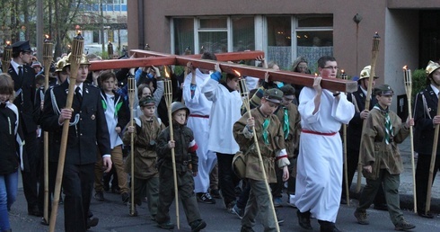 Tak było podczas Miejskiej Drogi Krzyżowej w 2014 roku na osiedlu Złote Łany.