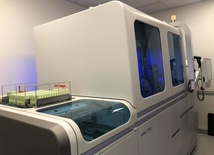Szpital Uniwersytecki rozpoczął testy na koronawirusa superwydajnym urządzeniem
