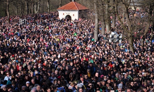 Sanktuarium pasyjno-maryjne w Kalwarii Zebrzydowskiej zaprasza do uczestnictwa w wydarzeniach Wielkiego Tygodnia poprzez internet