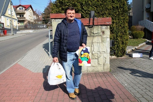 Salwatorianie z Bielska-Białej i ich przyjaciele pomagają najuboższym 