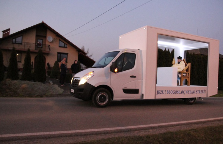 Samochodowa podróż Jezusa i Maryi w Witkowicach