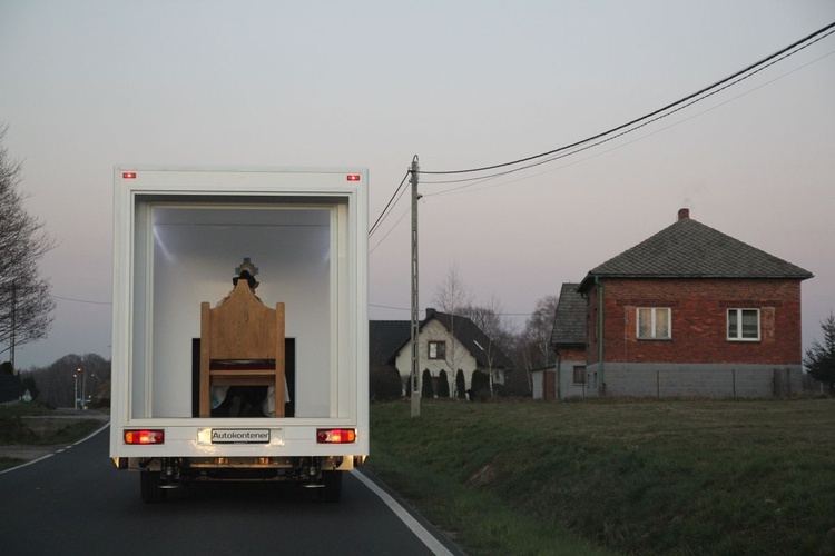 Samochodowa podróż Jezusa i Maryi w Witkowicach