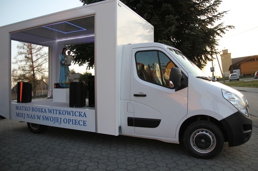 Samochodowa podróż Jezusa i Maryi w Witkowicach