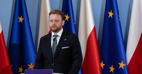 10 tys. zakażonych zamiast 50 tysięcy w szczycie zachorowań?