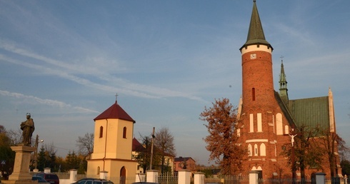 Drzewica to 4-tysięczne miasto w województwie łódzkim, w powiecie opoczyńskim. Na zdjęciu zabytkowy kościół parafialny pw. św. Łukasza.