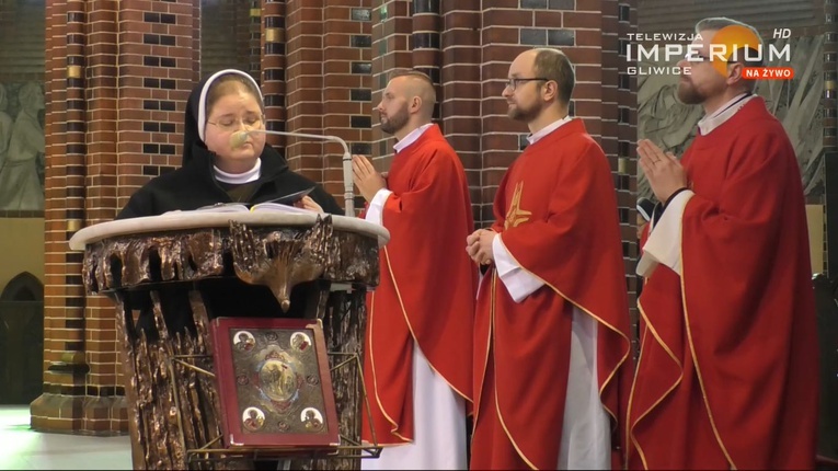 Katedra gliwicka. Niedziela Palmowa z pustymi ławkami 