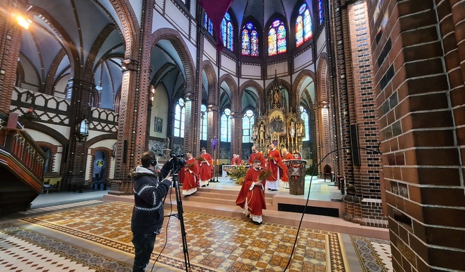 Katedra gliwicka. Palmowa Niedziela Męki Pańskiej z zawierzeniem młodzieży