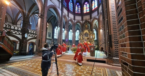 Katedra gliwicka. Palmowa Niedziela Męki Pańskiej z zawierzeniem młodzieży