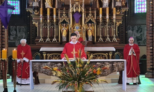 Katedra gliwicka. Palmowa Niedziela Męki Pańskiej z zawierzeniem młodzieży