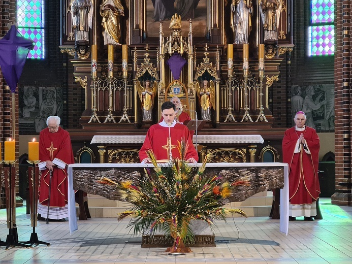 Katedra gliwicka. Palmowa Niedziela Męki Pańskiej z zawierzeniem młodzieży