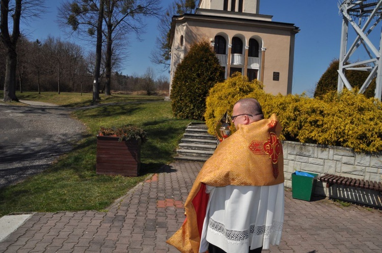 Błogosławieństwo Najświętszym Sakramentem spod krzyża na Kaplicówce