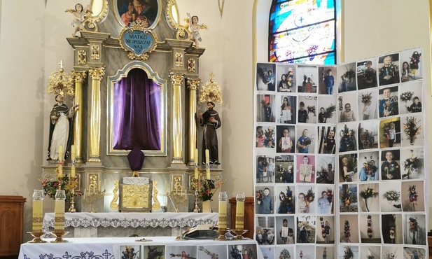 Dekoracja w porąbczańskim kościele w Niedzielę Palmową.