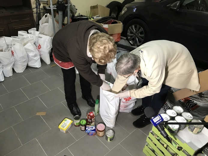 130 paczek dla seniorów w Głogowie