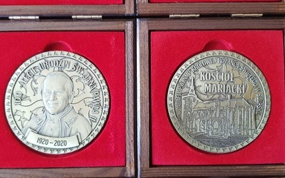 Słupska parafia wyemitowała medal na 100. rocznicę urodzin Jana Pawła II