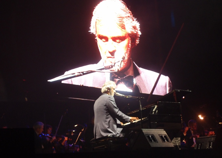 Andrea Bocelli: Kościół to nić, która nas brata bardziej niż sieć!