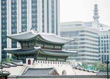 Korea Południowa rozważa wprowadzenie opasek śledzących osoby na kwarantannie