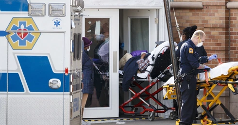 W Nowym Jorku więcej osób zmarło na koronawirusa niż w ataku na WTC