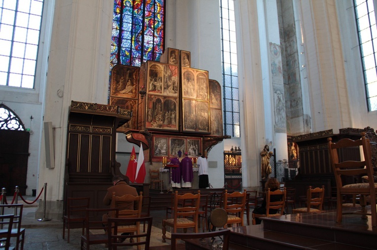 Gdańsk. Msza św. w 10. rocznicę katastrofy smoleńskiej