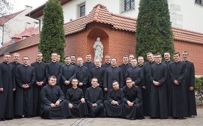Klerycy IV roku krakowskiego seminarium.