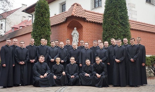 Klerycy IV roku krakowskiego seminarium.