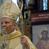 - Modlimy się, by to bolesne doświadczenie jeszcze bardziej zjednoczyło nas z Bogiem, aby rodzina była prawdziwą wspólnotą - powiedział w homilii bp Henryk Tomasik.