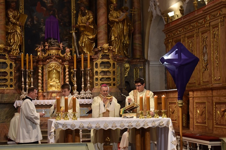 Księża diecezji zielonogórsko-gorzowskiej przekazali 176 tys. zł na pomoc dla szpitali